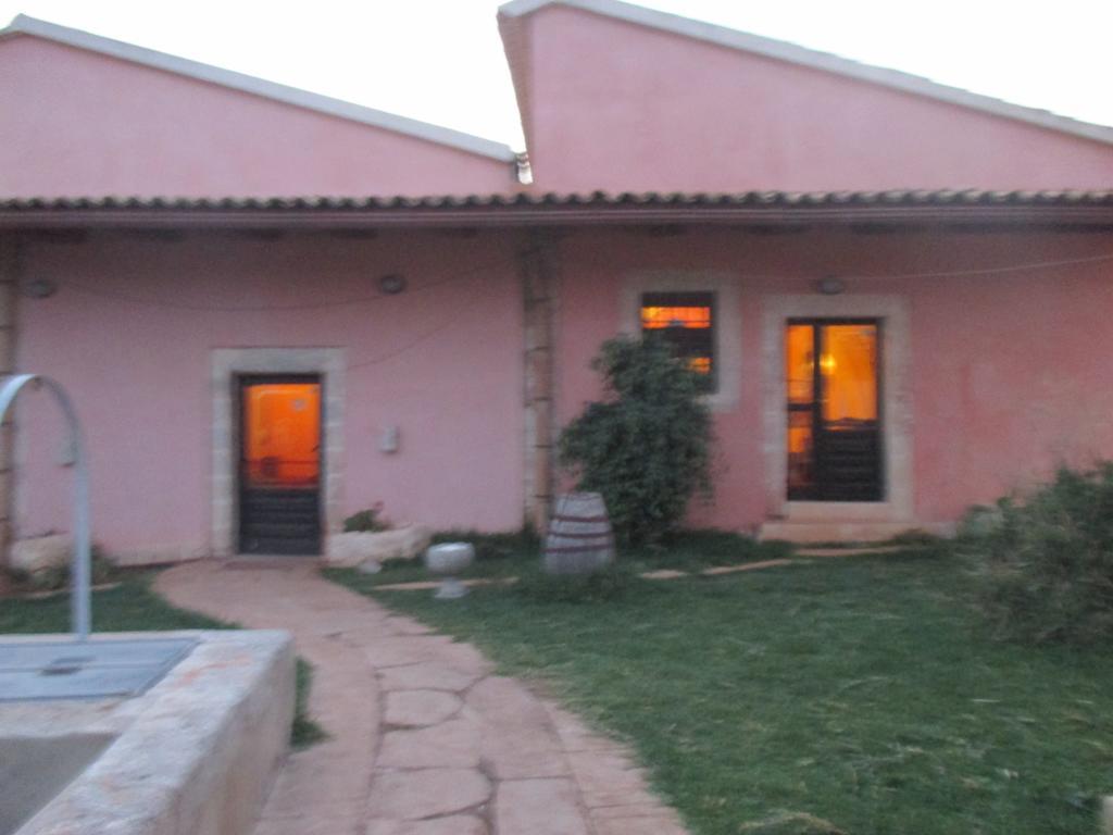 Le Mangiatoie Del Re Giordano Villa Avola Exteriör bild