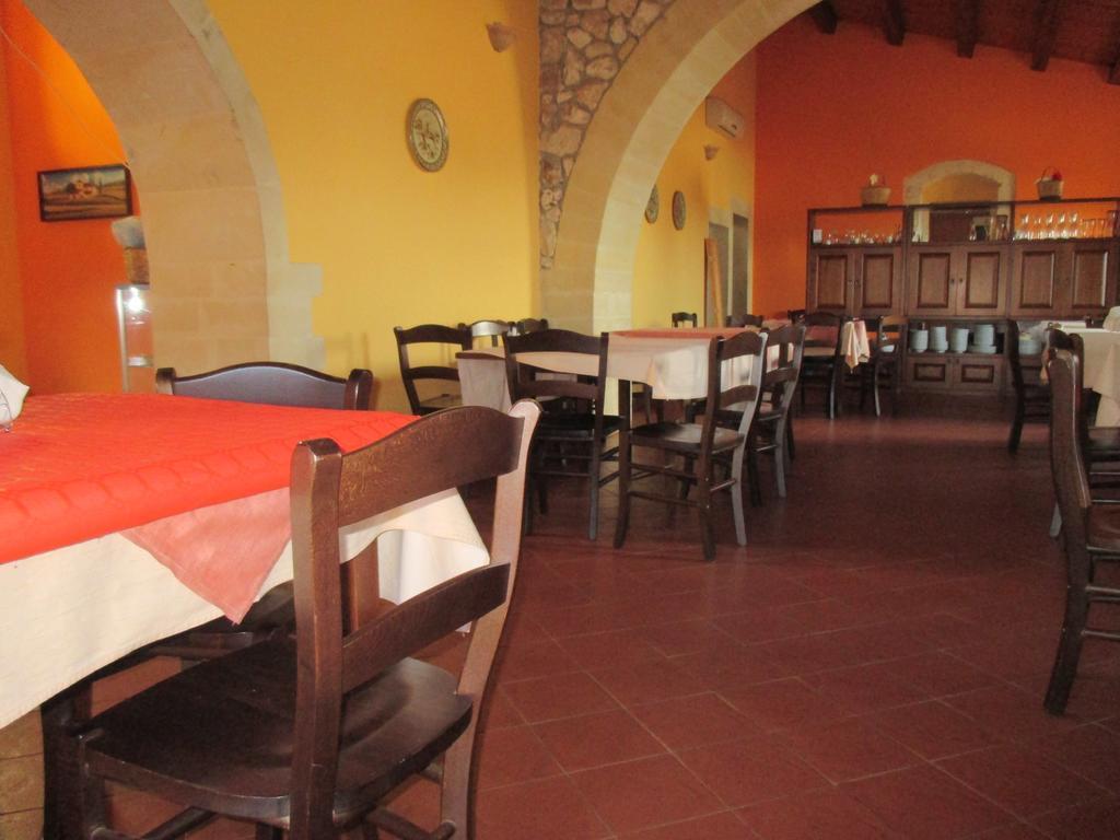 Le Mangiatoie Del Re Giordano Villa Avola Exteriör bild